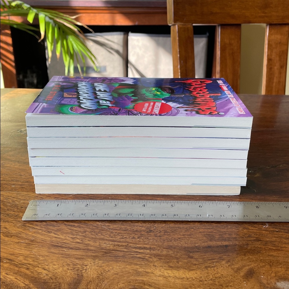 8 Goosebumps Books by R.L. Stine Horror Kids Paperbacks 7 UK Edition + 1 US - Picture 5 of 15